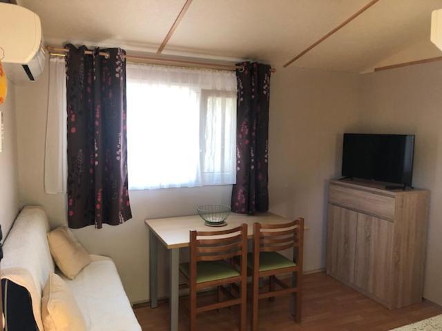 Camping De Parpaillon รอกเกอบรูน-ซูร์-อาร์ฌ็องส์ ภายนอก รูปภาพ